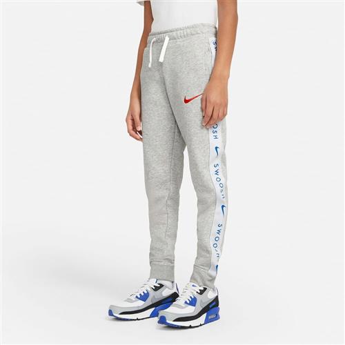 Se Nike Sportswear Swoosh Fleece Joggingbukser 128-137 / S - Træningsbukser Bomuld hos Magasin ved Magasin