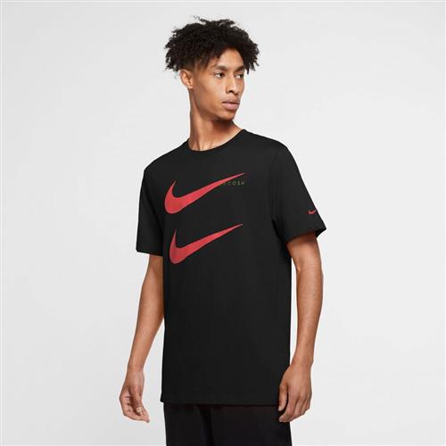 Se Nike M Nsw Tee Swoosh Pk 2 XXL - T-shirts Bomuld hos Magasin ved Magasin