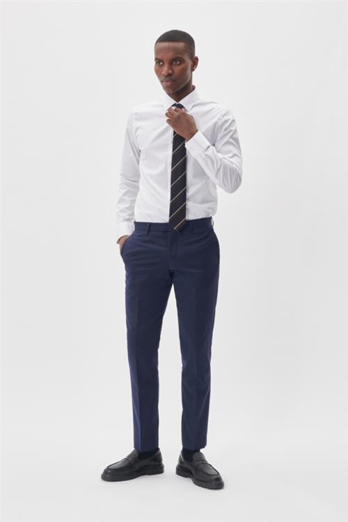 Se Matinique Las Stretch Suit Mand Blå Habitbukser Slim Fit Str 40/82 - hos Magasin ved Magasin