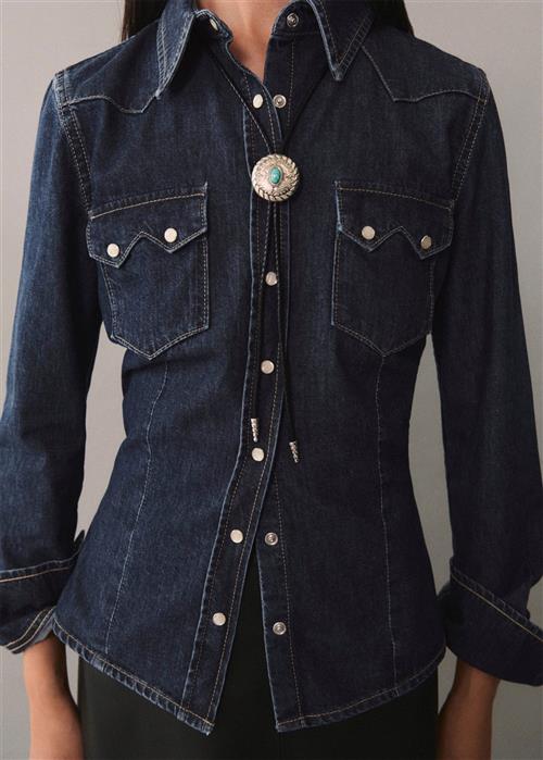 Se MANGO Chestpocket Denim Shirt Kvinde Open Blue Skjorter Str S Denim - hos Magasin ved Magasin