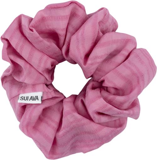 Se SUI AVA Palma Scrunchie One size - Hårelastikker hos Magasin ved Magasin