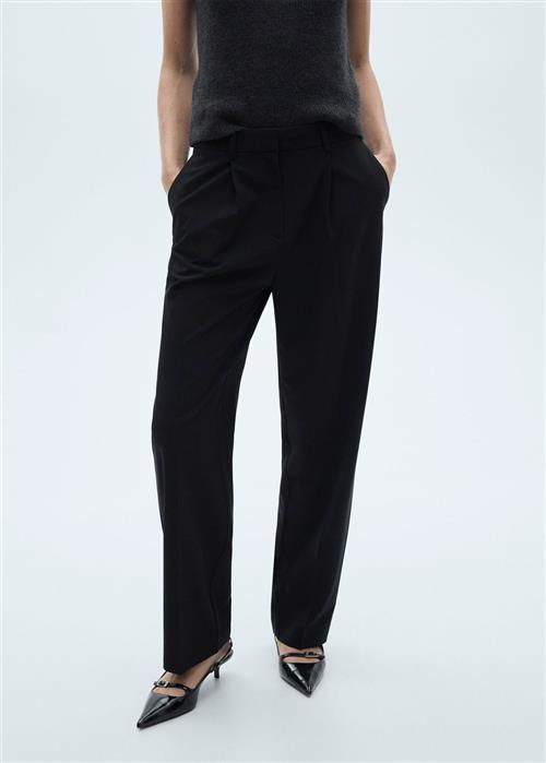 MANGO Pleated Straight Trousers Kvinde Black Bukser Str 42 - hos Magasin