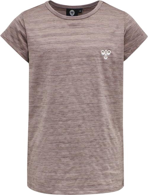 Se Hummel Sutkin Tshirt 104 - T-shirts hos Magasin ved Magasin