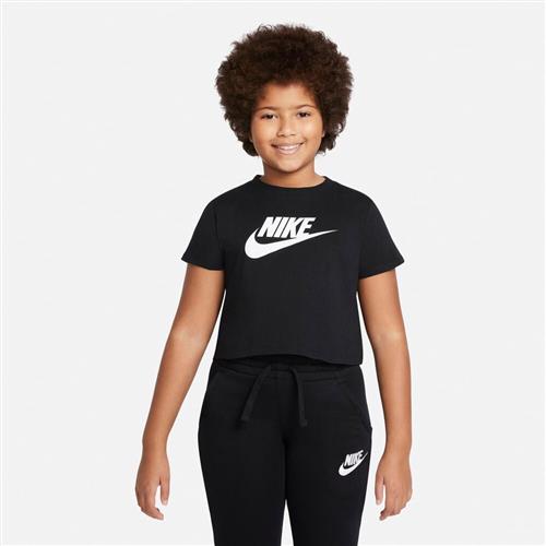 Se Nike Sportswear Cropped T Shirt 122-128 / XS - T-shirts hos Magasin ved Magasin