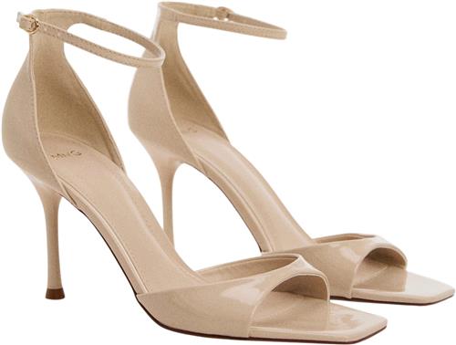 Se MANGO Patent Leather Effect Heeled Sandal Kvinde Light Beige Højhælede Sandaler Str 41 - hos Magasin ved Magasin