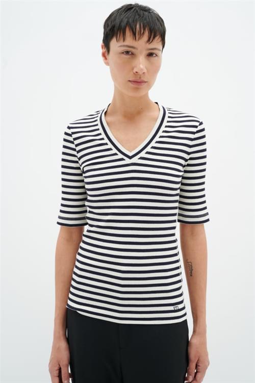 InWear Dagnaiw Striped V Tshirt Kvinde Whisper White/ Midnight Magic Kortærmede T-shirts Slim Fit Str XS - hos Magasin