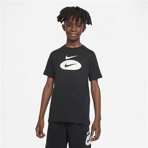 Se Nike Sportswear T Shirt 122-128 / XS - T-shirts hos Magasin ved Magasin