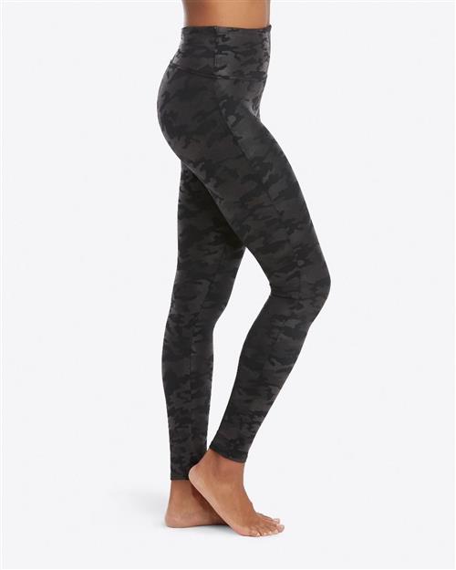 Spanx Camo Leggings Kvinde Black Camo Leggings Str XS - Nylon hos Magasin