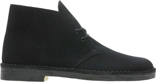 Se Clarks Originals Desert Boot Black Sde, G, 7 Mand Black Suede Snørestøvler Str 43 - Læder hos Magasin ved Magasin