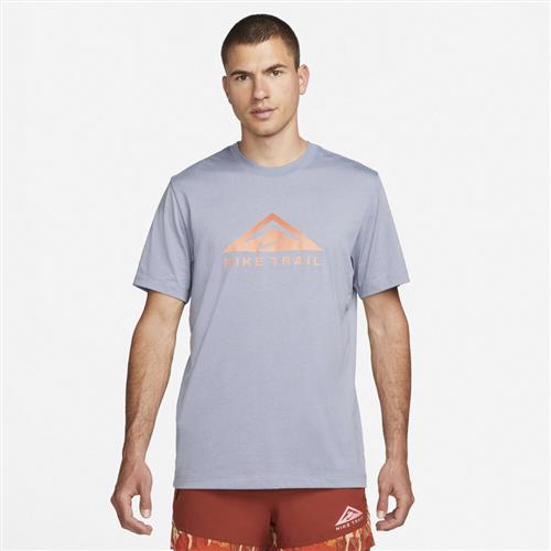 Se Nike Dri Fit Trail Lobe T Shirt XL - T-shirts hos Magasin ved Magasin