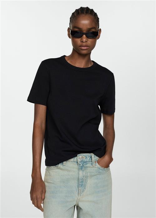 Se MANGO Shortsleeved Cotton T-shirt Kvinde Black Kortærmede T-shirts Str L - hos Magasin ved Magasin