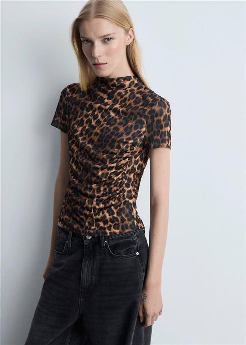 Se MANGO Leopard Tshirt With Ruffled Detail Kvinde Brown Kortærmede T-shirts Str M - hos Magasin ved Magasin