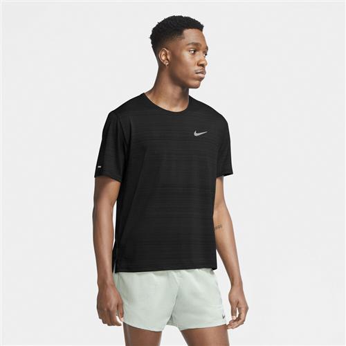 Se Nike Dri Fit Miler Lobe T Shirt XL - T-shirts hos Magasin ved Magasin