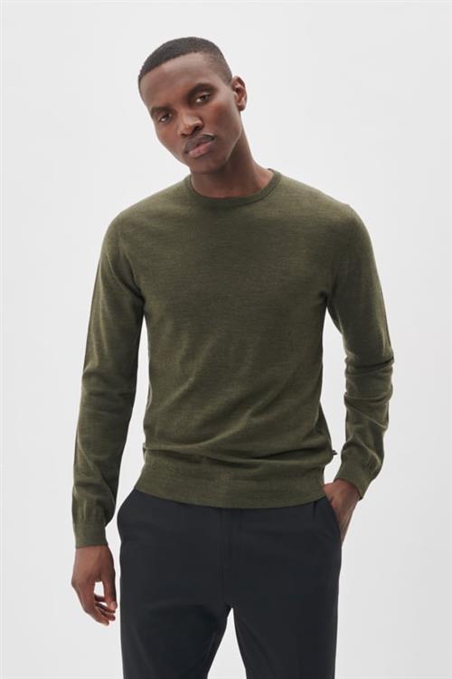 Se Matinique Margrate Merino Mand Forest Night Sweaters Str M Merino - hos Magasin ved Magasin