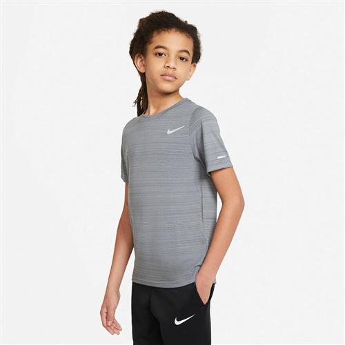 Se Nike Dri Fit Miler Traenings T Shirt 137-147 / M - T-shirts hos Magasin ved Magasin