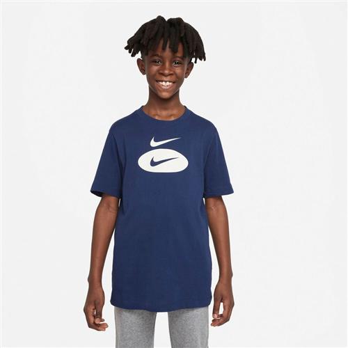 Se Nike Sportswear T Shirt 137-147 / M - T-shirts hos Magasin ved Magasin