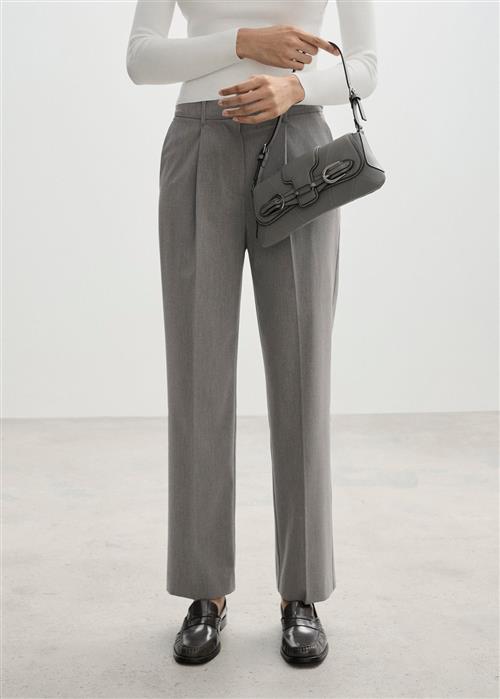 Se MANGO Pleated Straight Trousers Kvinde Lt Pastel Grey Bukser Str 40 - hos Magasin ved Magasin