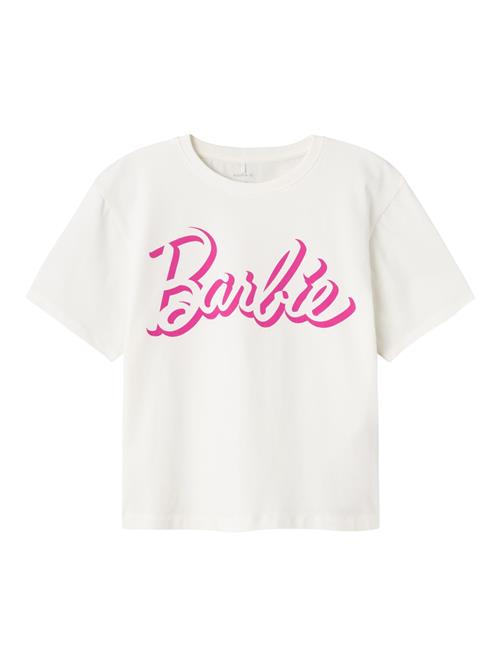 Se NAME IT Bluser & t-shirts 'Dalina Barbie'  pink / naturhvid ved About You