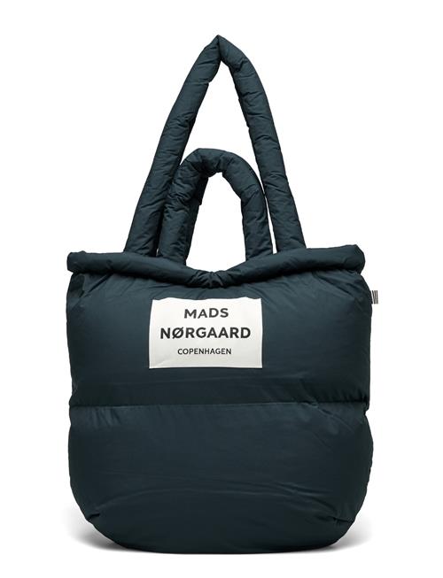 Se Mads Nørgaard Recycle Pillow Bag Mads Nørgaard Navy ved Booztlet