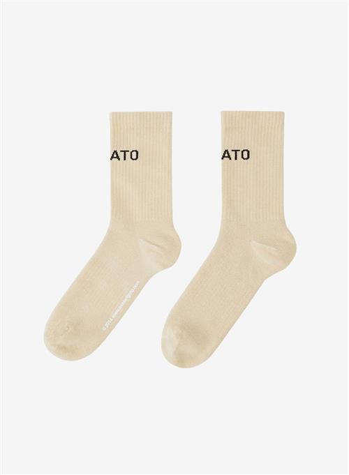 Se Axel Arigato Arigato Logo Tube Socks Pale Beige ved Number Nine