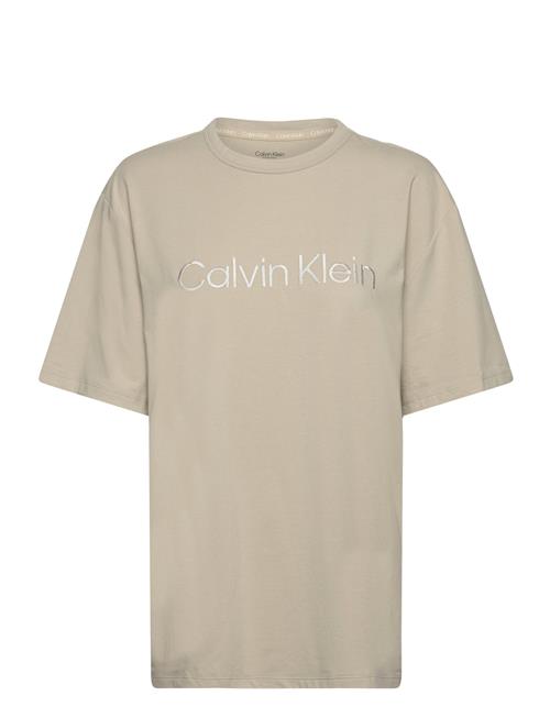 Se Calvin Klein S/S Crew Neck Calvin Klein Green ved Booztlet