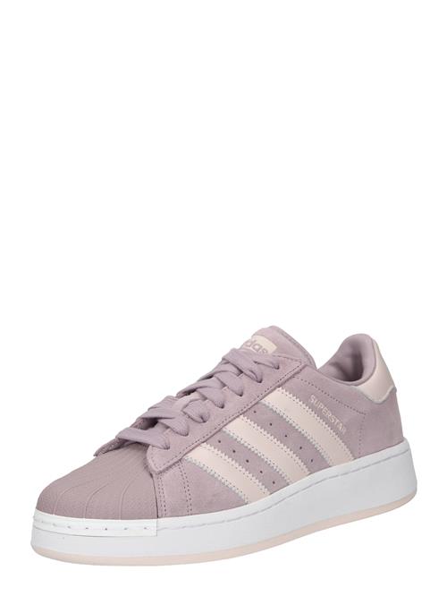 Se ADIDAS ORIGINALS Sneaker low 'SUPERSTAR XLG'  creme / lysviolet ved About You