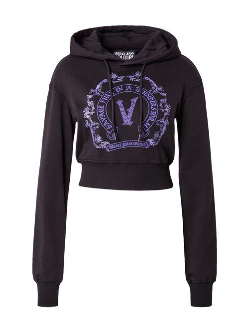 Se Versace Jeans Couture Sweatshirt  lilla / lyselilla / sort ved About You