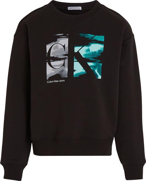 Calvin Klein Serenity Monogram CN Str 8 år - Beh Sweatshirts hos Magasin