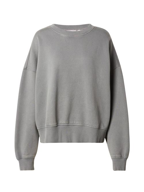 Se WEEKDAY Sweatshirt  grå ved About You