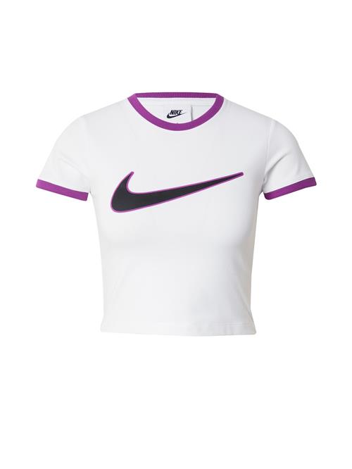 Se Nike Sportswear Shirts  mørkelilla / hvid ved About You