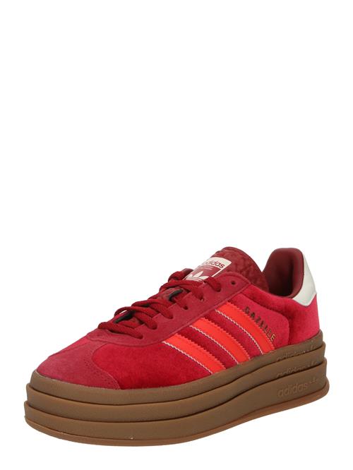 Se ADIDAS ORIGINALS Sneaker low 'GAZELLE BOLD'  guld / rød / blodrød / hvid ved About You