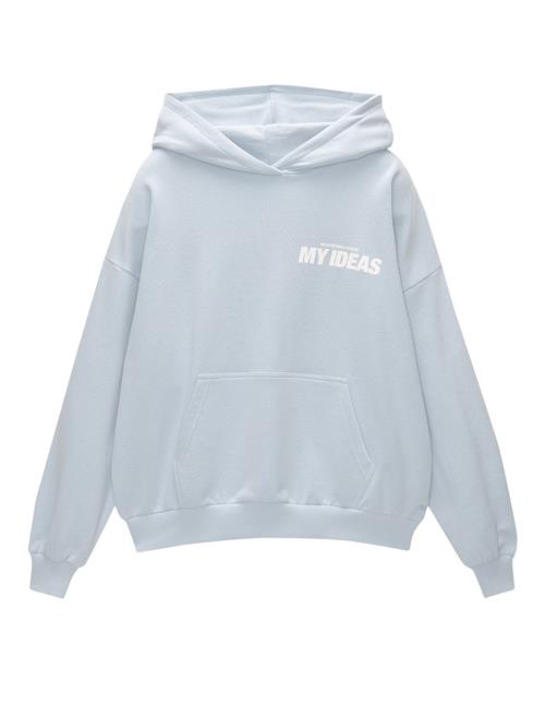 Se Pull&Bear Sweatshirt  pastelblå / hvid ved About You