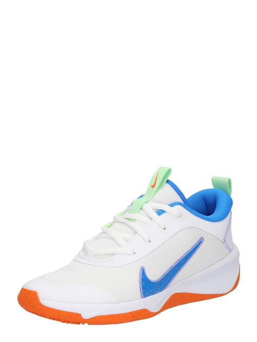 Se NIKE Sportssko 'Omni Multi-Court'  blå / lime / hvid ved About You