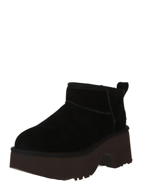 Se UGG Boots 'Classic Ultra Mini New Heights'  sort ved About You