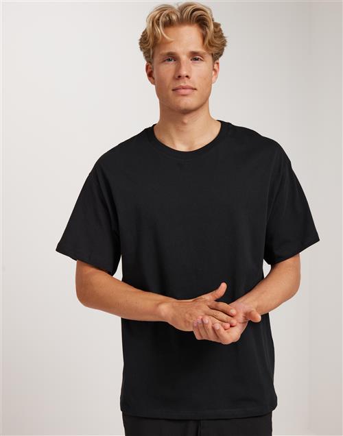 Que Sera Sera Tischi Blank Tee Oversized t-shirts Sort