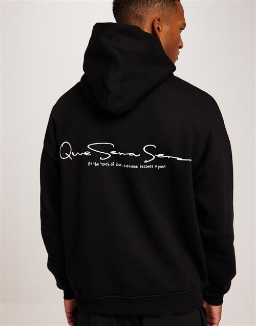 Que Sera Sera Cozy Signature Hoodie Hoodies Sort