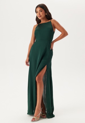 Se Bubbleroom Occasion Drapy-Back Slit Satin Gown Dark green 34 ved Bubbleroom