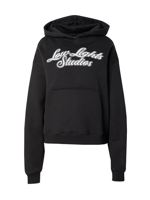 Se Low Lights Studios Sweatshirt 'SHUTTER'  sort / hvid ved About You