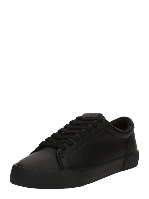 Se Bershka Sneaker low  sort ved About You