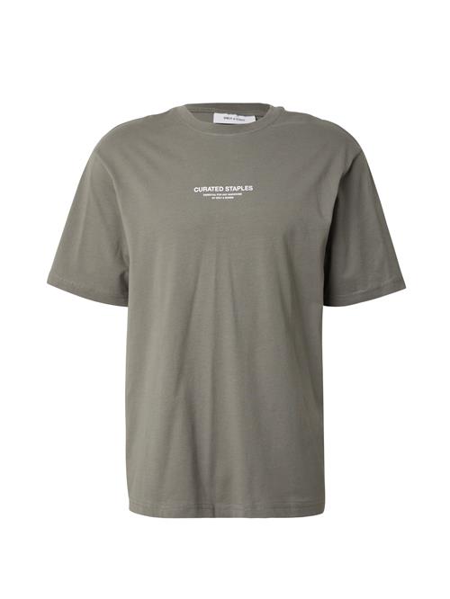 Se Only & Sons Bluser & t-shirts 'ONSCURATED'  khaki / hvid ved About You