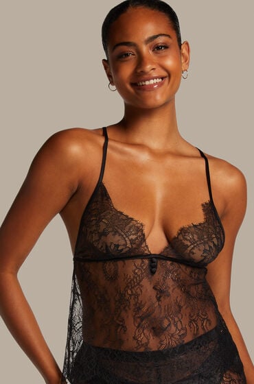 Se Hunkemöller Cami Lace Delphine sort ved Hunkemøller