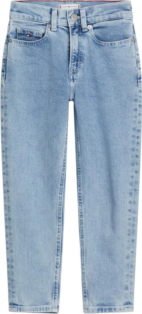 Se Tommy Hilfiger HR Tapered Soft Light Str 5 år / 110 cm - 1ab Jeans hos Magasin ved Magasin