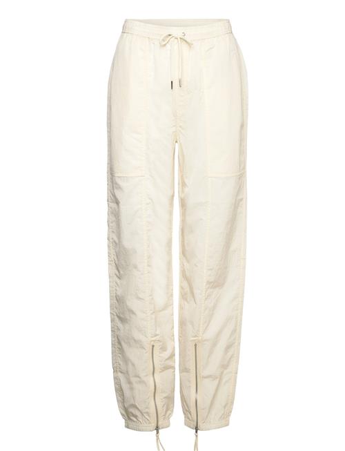 Se Filippa K Light Functional Trousers Filippa K Cream ved Booztlet