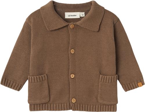 Se Lil' Atelier Nbmtheo LS Loose Knit Card LIL Str 80 - Shitake Cardigans hos Magasin ved Magasin