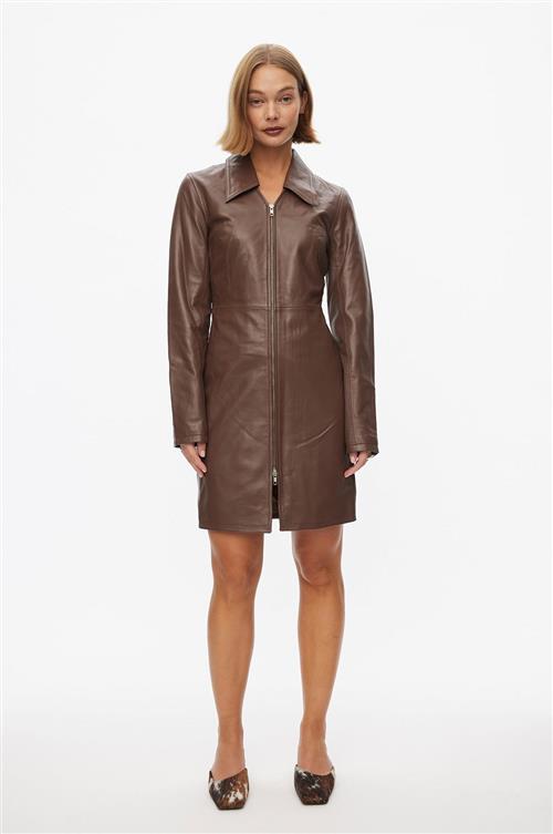 Oval Square Deep Leather Zip Dress Kvinde Cappucino Kjoler Str L - hos Magasin