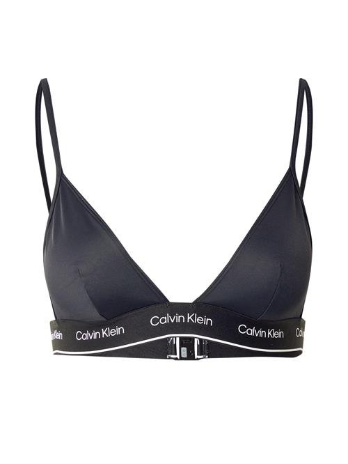 Se Calvin Klein Swimwear Bikinioverdel 'Meta Legacy'  sort / hvid ved About You