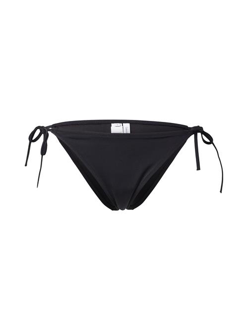 Se Calvin Klein Swimwear Bikinitrusse 'Cheeky'  sort / hvid ved About You