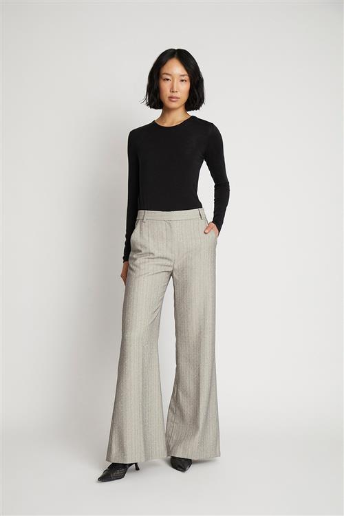 Se MUNTHE Eileen Sparkly Pinstriped Pants Kvinde Grey Bukser Str 42 - hos Magasin ved Magasin