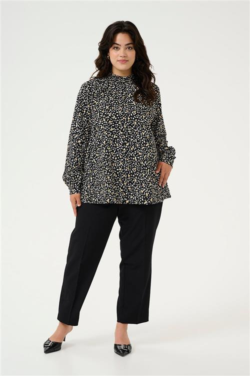 Se Kaffe Curve Kcmalena Blouse Kvinde Black/white/gold Print Langærmede Bluser Str 48 - hos Magasin ved Magasin