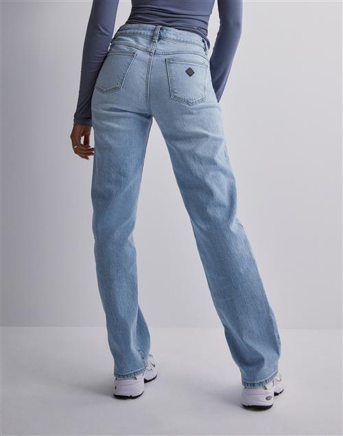 Se Abrand Jeans - Blå - A 99 Low Straight Isabel Rcy ved Nelly